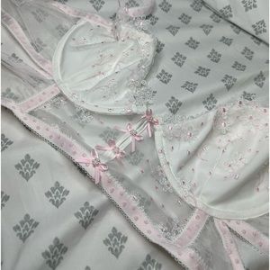 White lace. Pink bows. For love and lemons. NWT